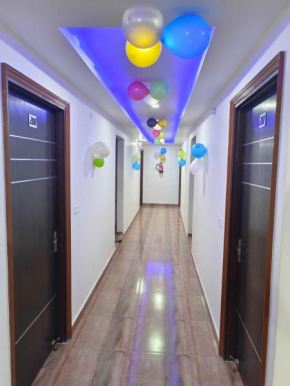 Hotel O Sky Hills Near Chaudhary Charan Singh International Airport